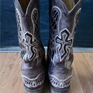 Beautiful & comfy CORRAL BOOTS